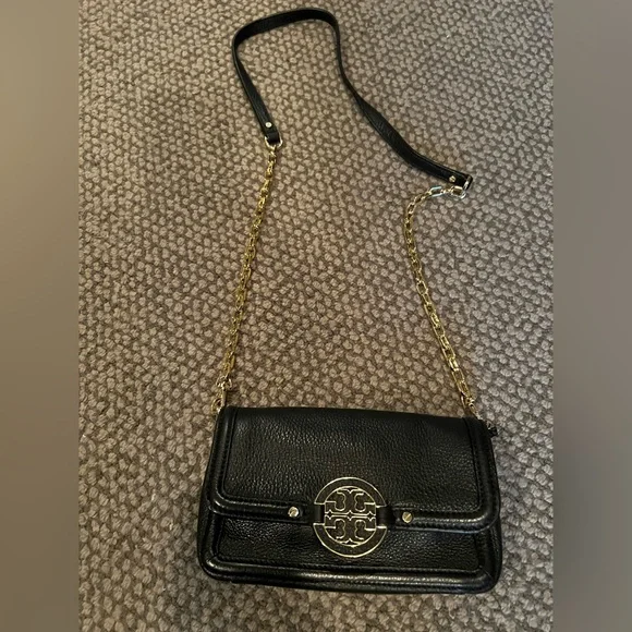 Tory Burch crossbody. ***RETIRED CLASSIC*** - Picture 2 of 4